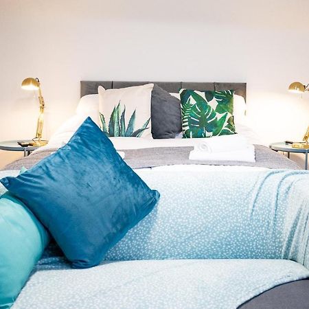 Elmo River Studios - 6 En-Suites In Wallasey - Easy Parking - Short And Long Stays Welcome Екстериор снимка
