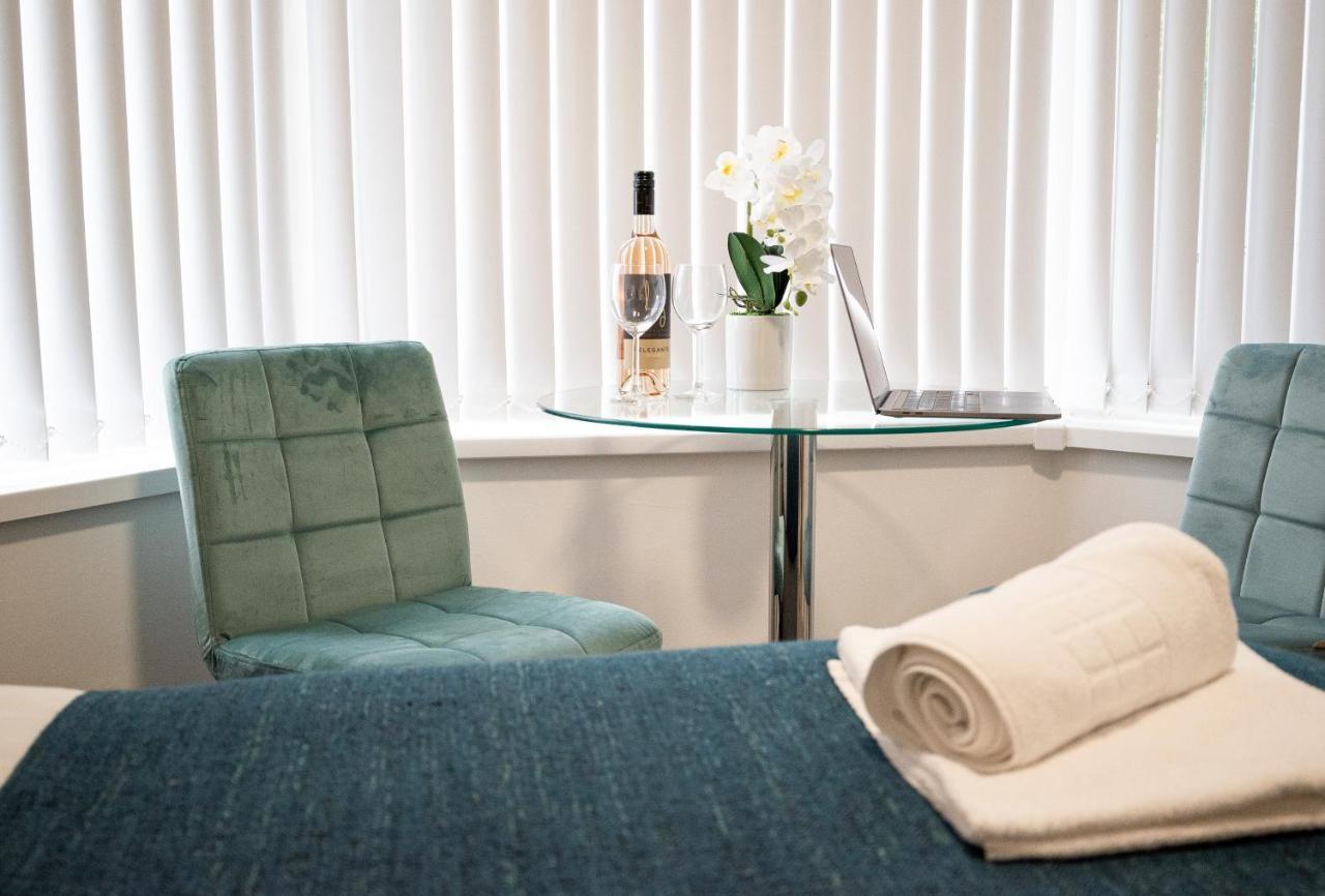 Elmo River Studios - 6 En-Suites In Wallasey - Easy Parking - Short And Long Stays Welcome Екстериор снимка