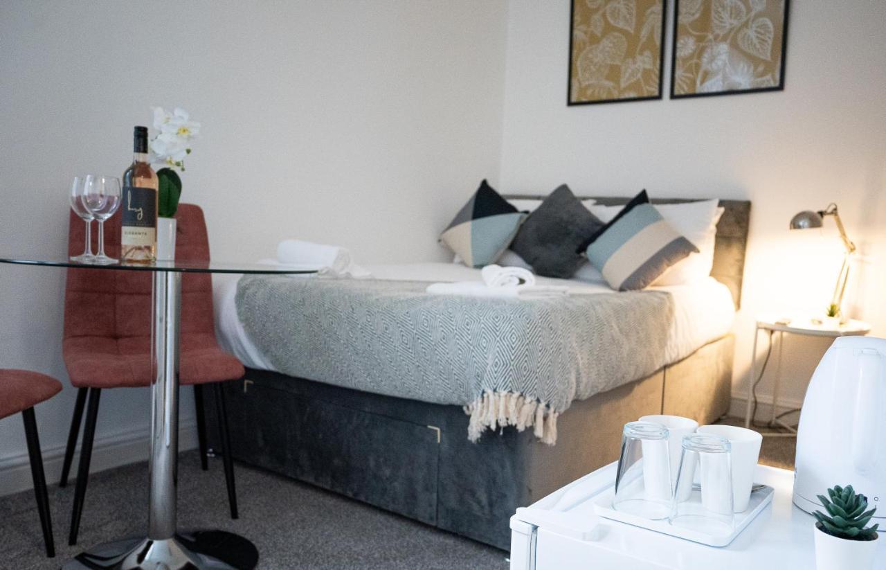 Elmo River Studios - 6 En-Suites In Wallasey - Easy Parking - Short And Long Stays Welcome Екстериор снимка