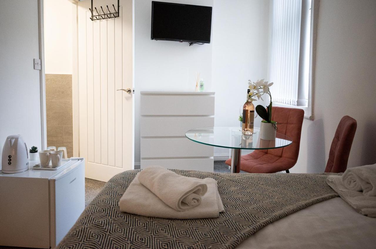 Elmo River Studios - 6 En-Suites In Wallasey - Easy Parking - Short And Long Stays Welcome Екстериор снимка