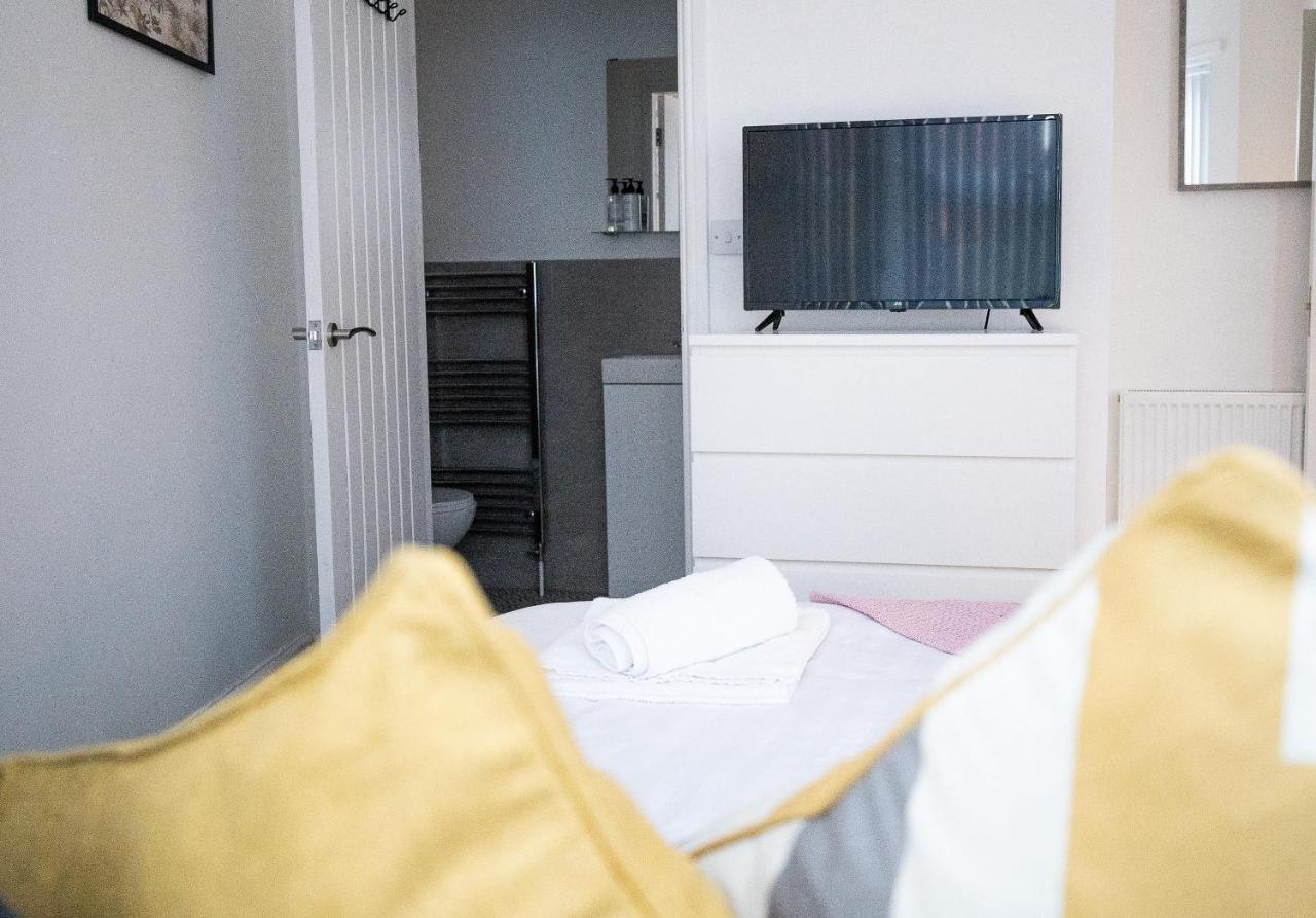 Elmo River Studios - 6 En-Suites In Wallasey - Easy Parking - Short And Long Stays Welcome Екстериор снимка