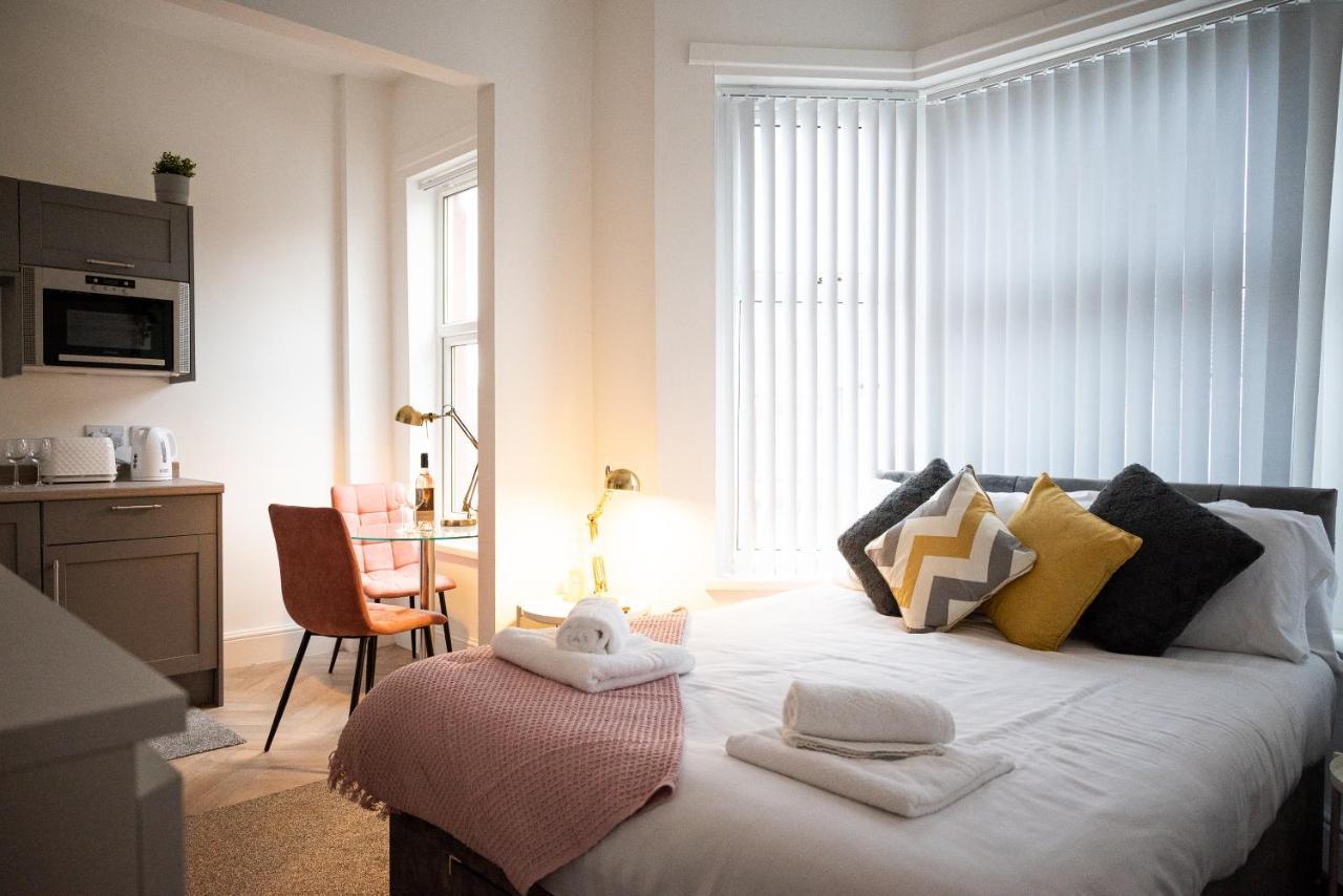 Elmo River Studios - 6 En-Suites In Wallasey - Easy Parking - Short And Long Stays Welcome Екстериор снимка