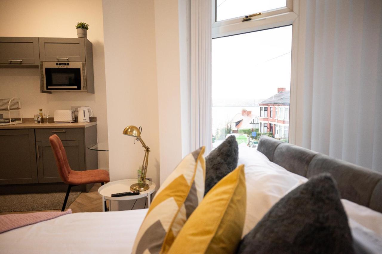 Elmo River Studios - 6 En-Suites In Wallasey - Easy Parking - Short And Long Stays Welcome Екстериор снимка
