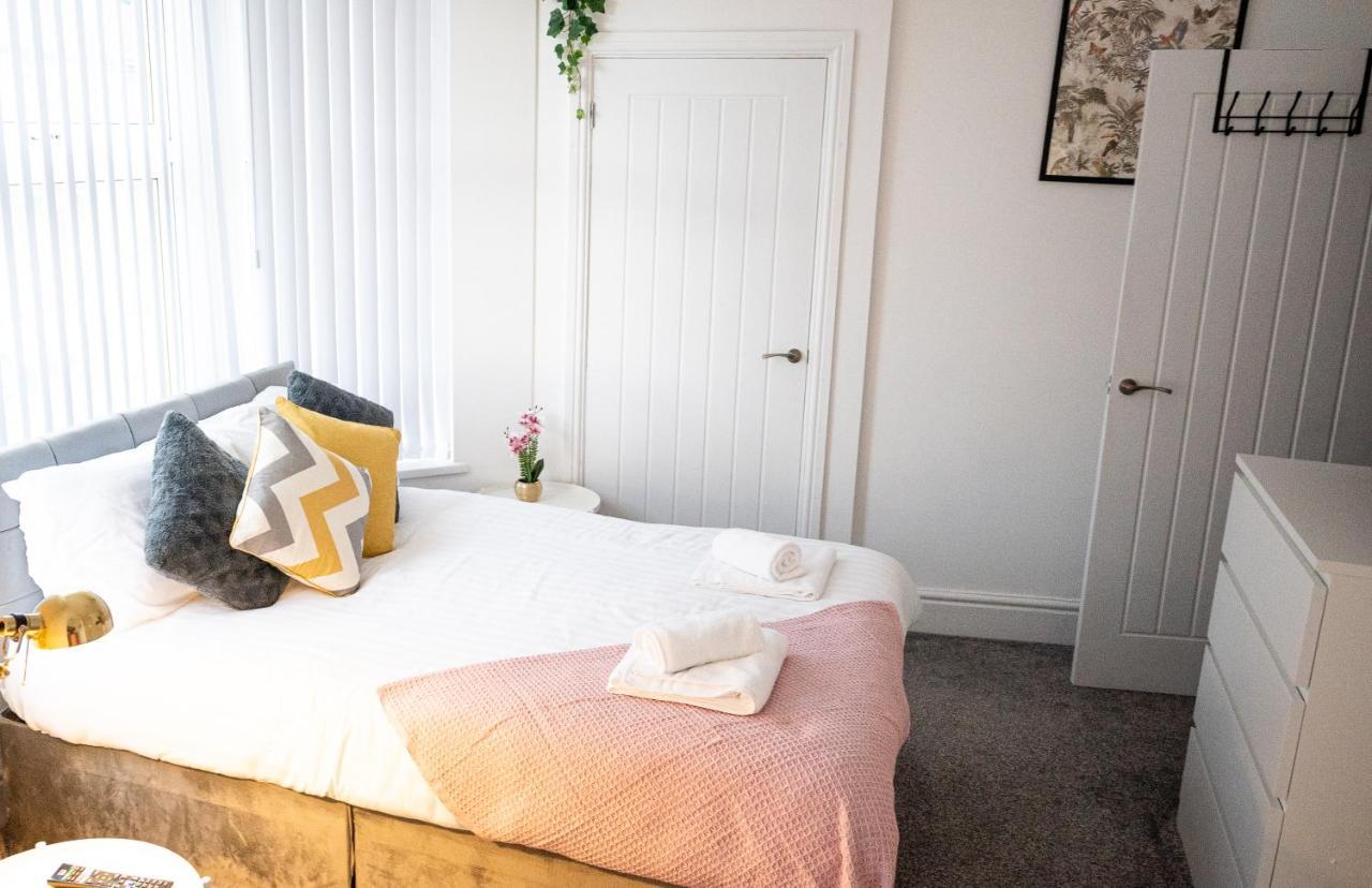 Elmo River Studios - 6 En-Suites In Wallasey - Easy Parking - Short And Long Stays Welcome Екстериор снимка