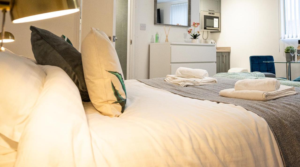 Elmo River Studios - 6 En-Suites In Wallasey - Easy Parking - Short And Long Stays Welcome Екстериор снимка