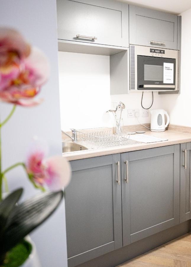 Elmo River Studios - 6 En-Suites In Wallasey - Easy Parking - Short And Long Stays Welcome Екстериор снимка