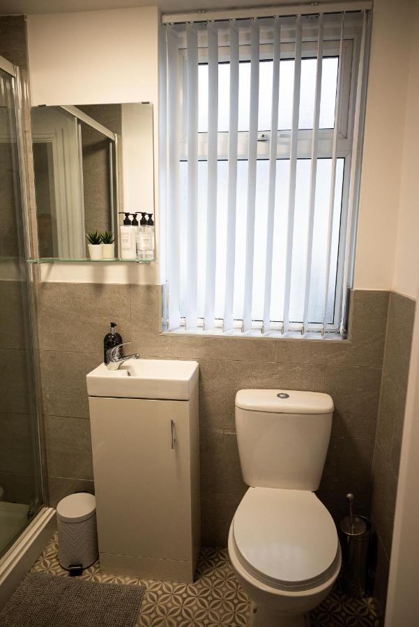 Elmo River Studios - 6 En-Suites In Wallasey - Easy Parking - Short And Long Stays Welcome Екстериор снимка